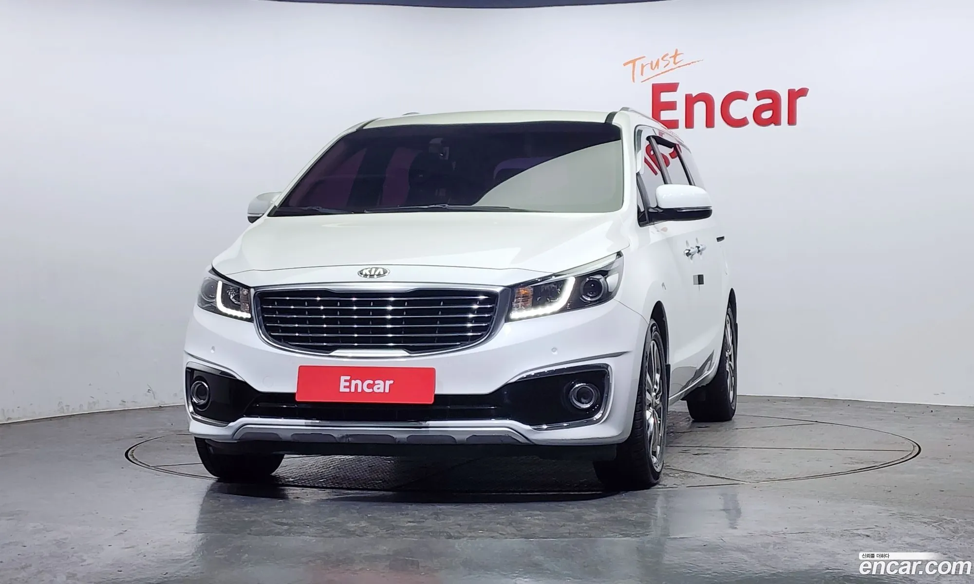 Kia Carnival 9-Seater Prestige 2015 - фотография 11992453