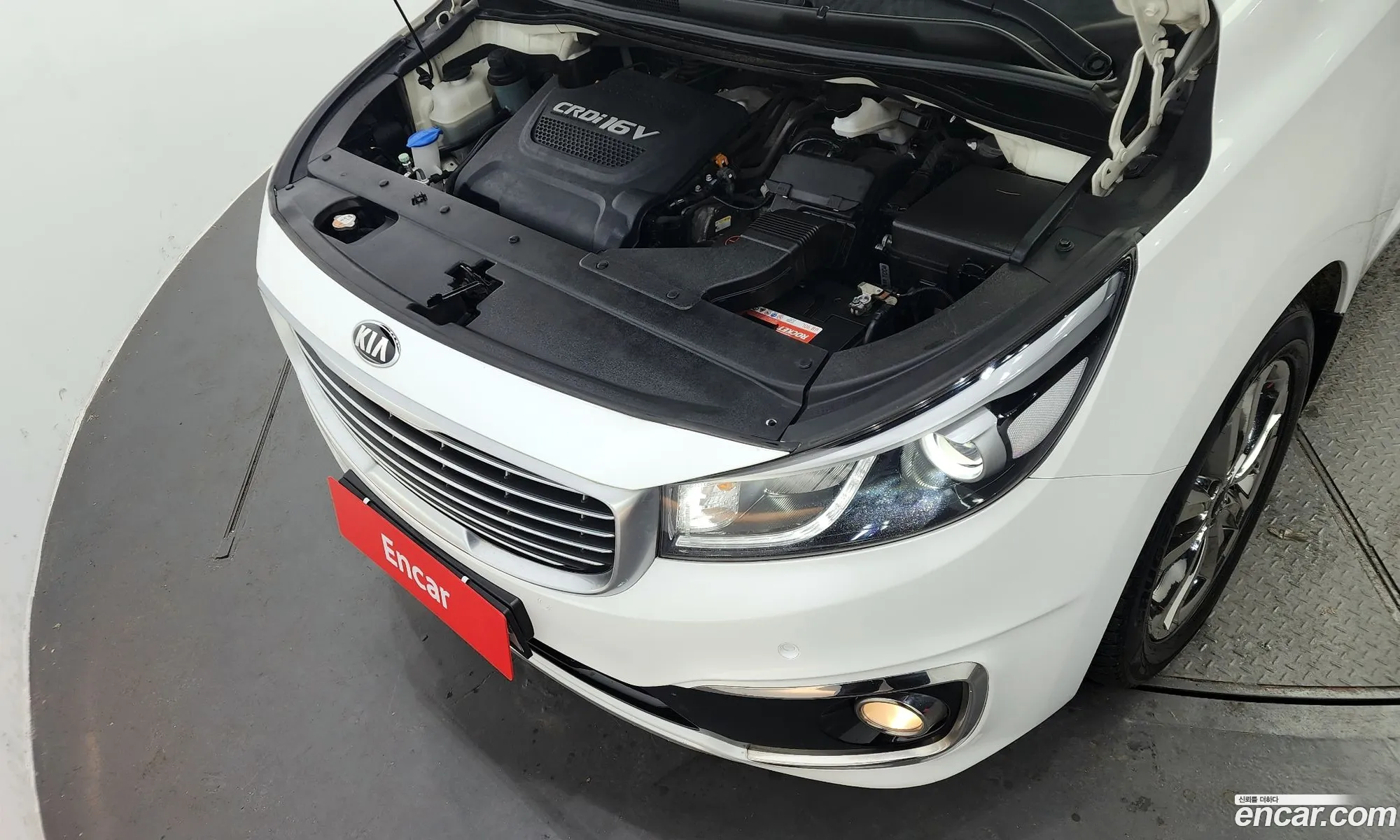 Kia Carnival 9-Seater Prestige 2015 - фотография 11992456