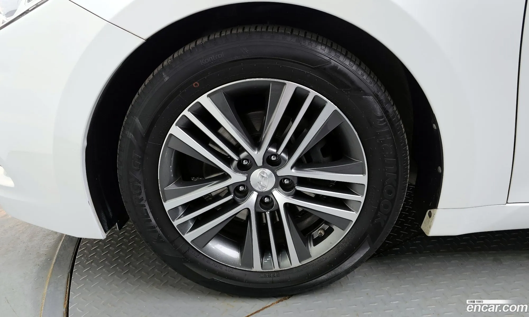 Hyundai Grandeur V Hg240 Modern 2014 - фотография 18418623