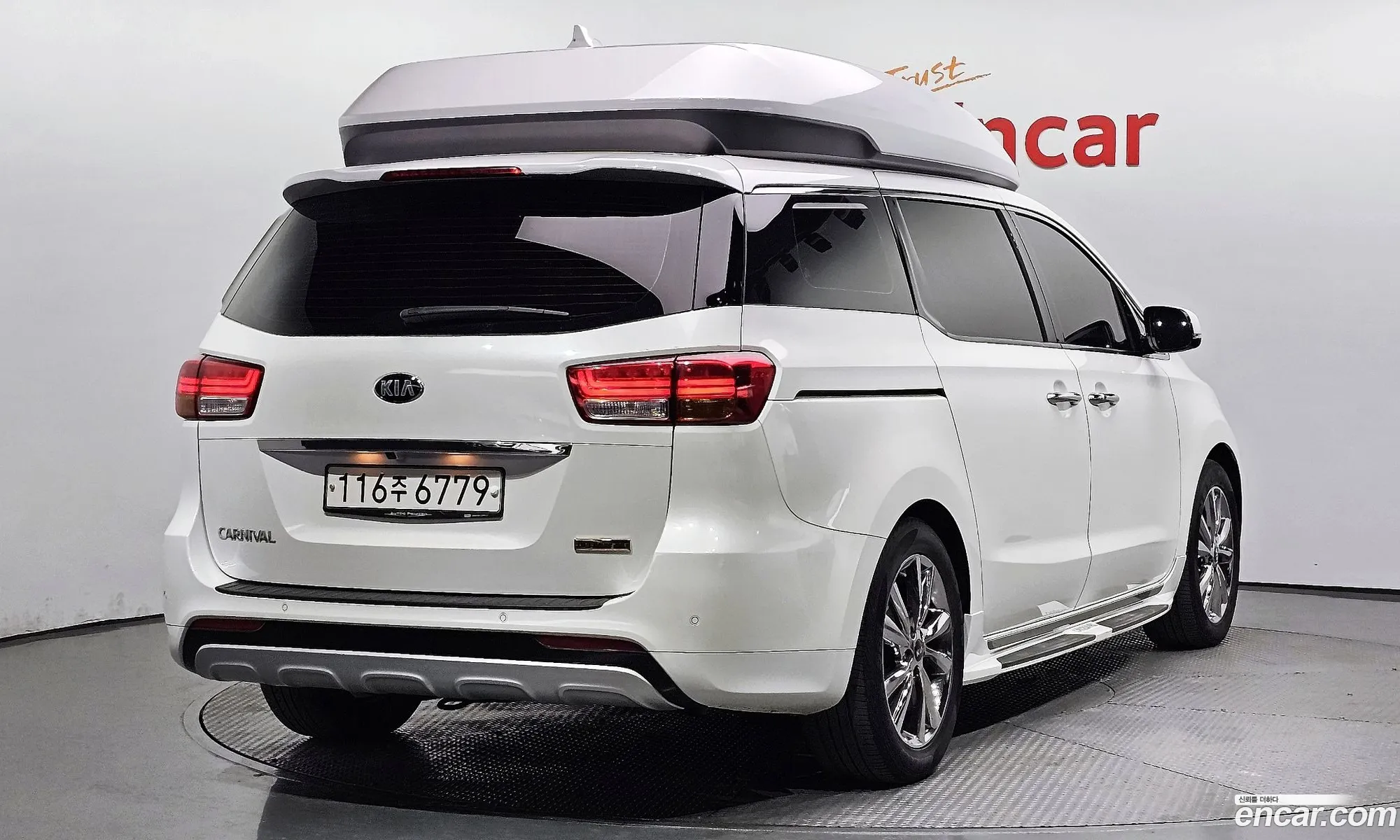 Kia Carnival 9-Seater High Limousine 2015 - фотография 19021230