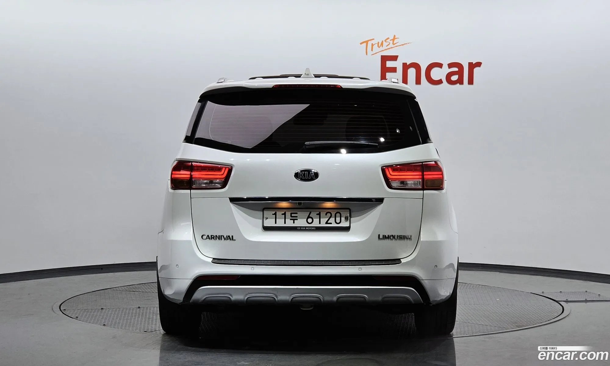 Kia Carnival Gasoline 7-Seater Limousine 2016 - фотография 13170926