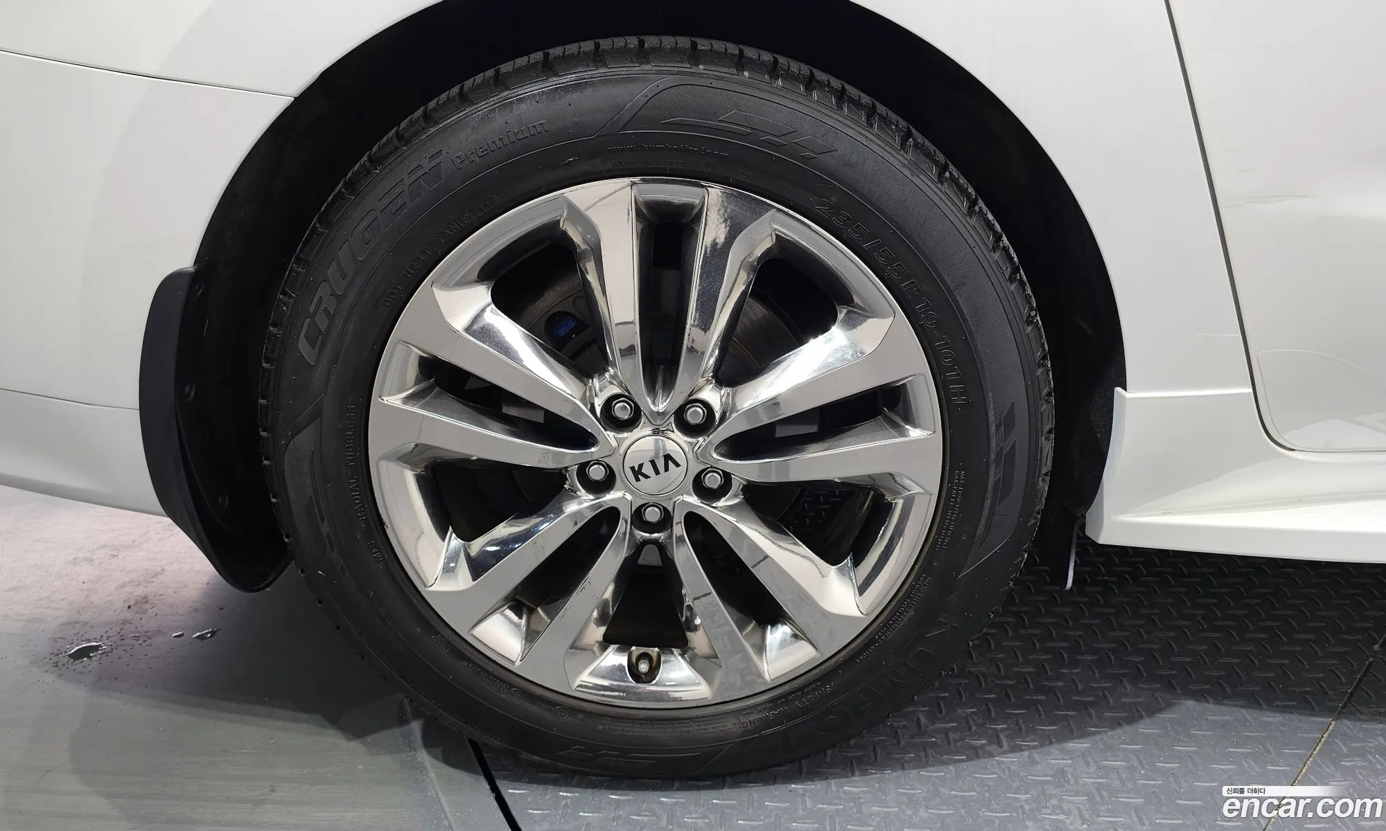 Kia Carnival Gasoline 7-Seater Limousine 2016 - фотография 13170927