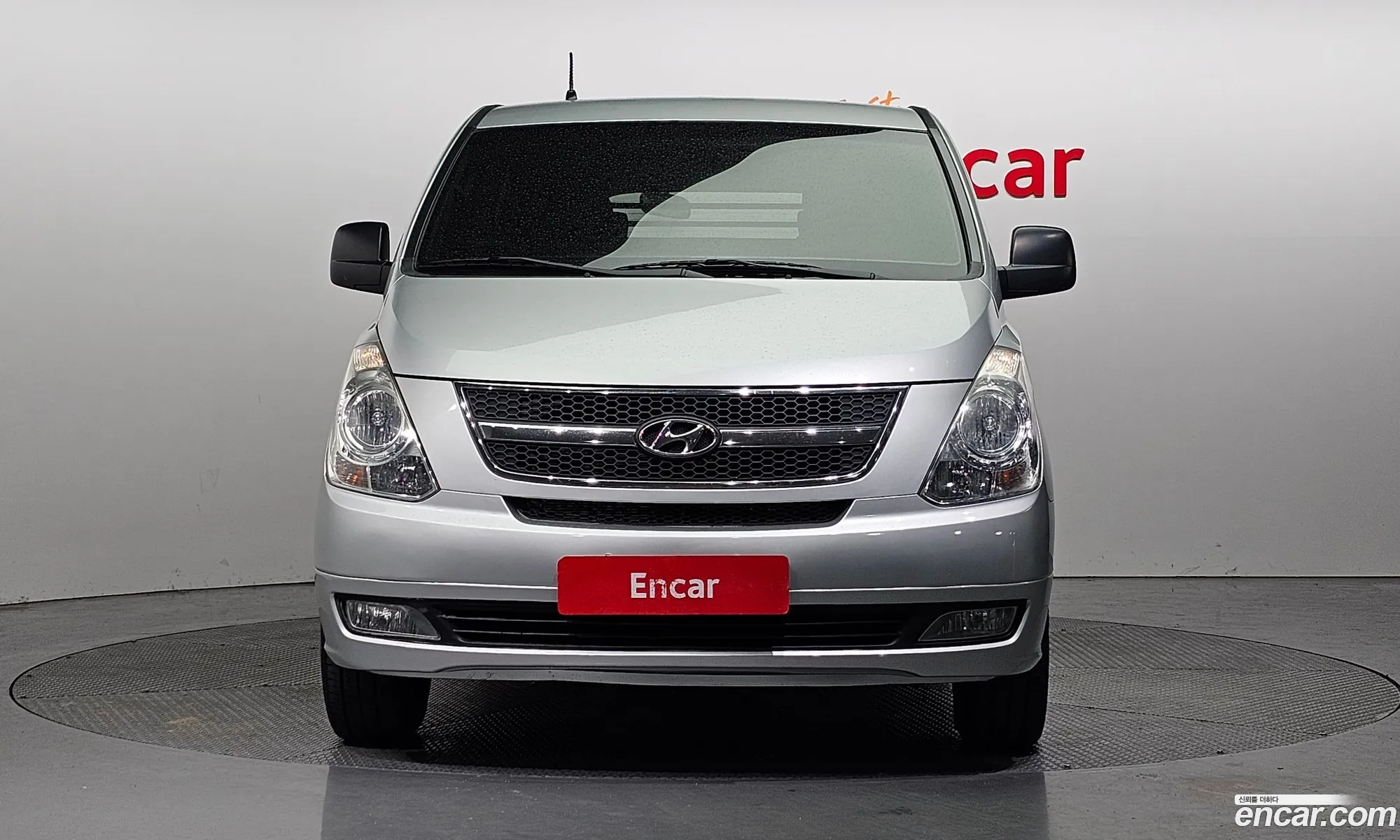 Hyundai Starex 5-Seater Van 2009 - фотография 11493574