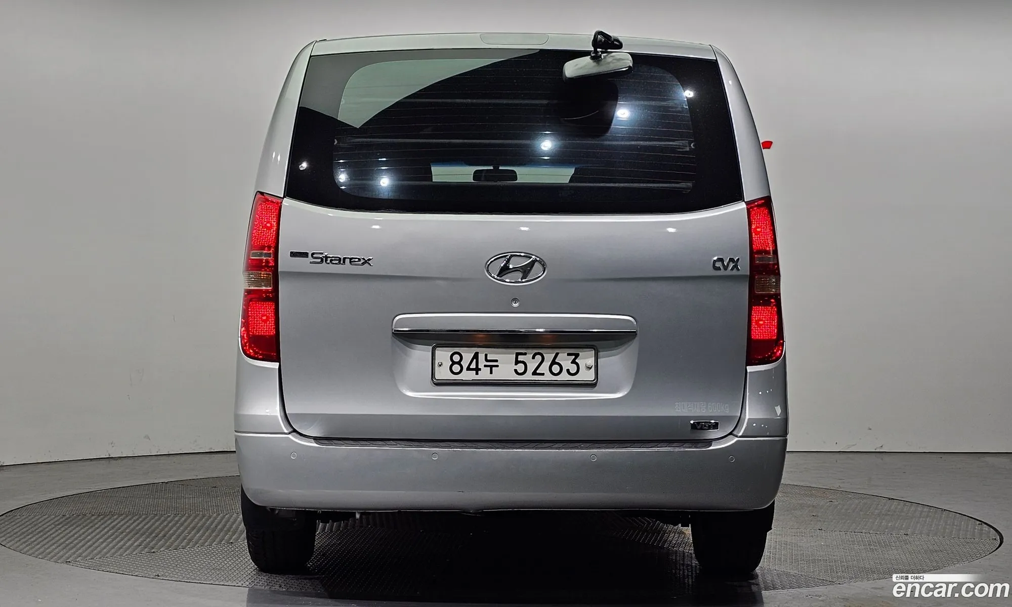 Hyundai Starex 5-Seater Van 2009 - фотография 11493575
