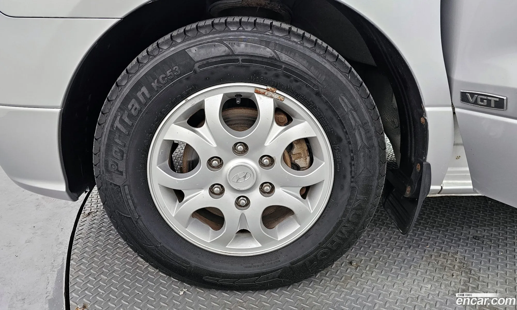 Hyundai Starex 5-Seater Van 2009 - фотография 11493576