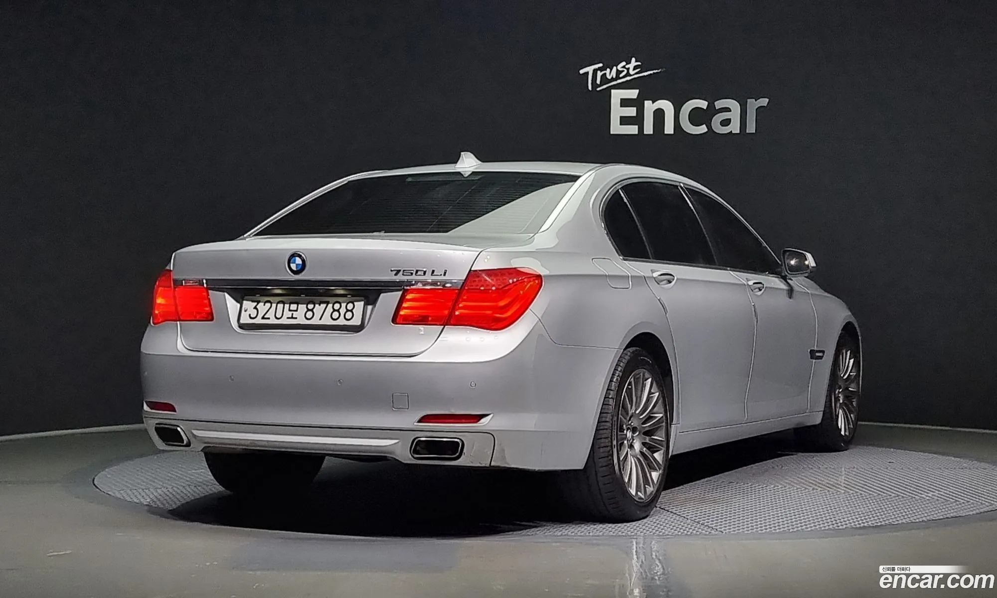 BMW 7 Series F01 750Li - фотография 265945