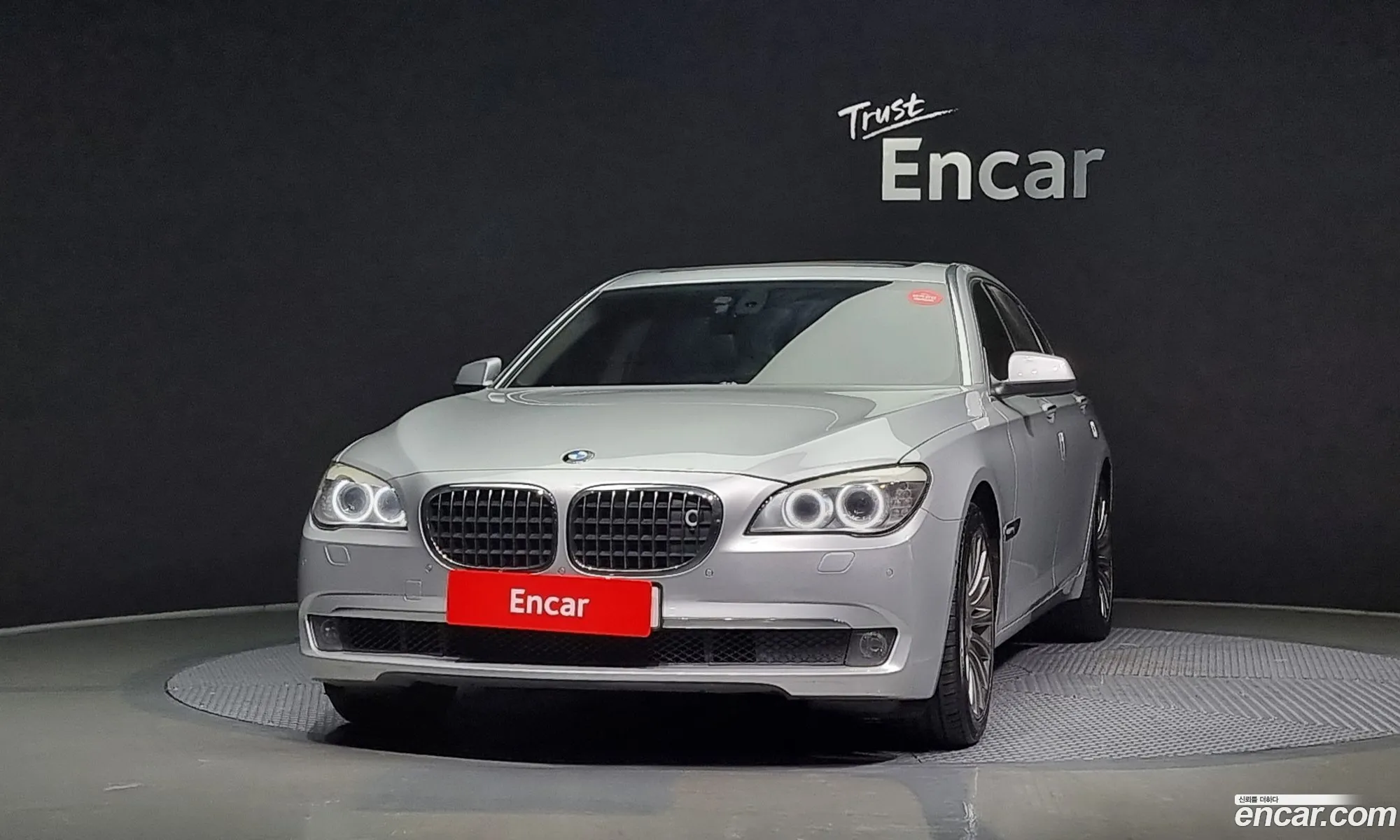 BMW 7 Series F01 750Li - фотография 265946