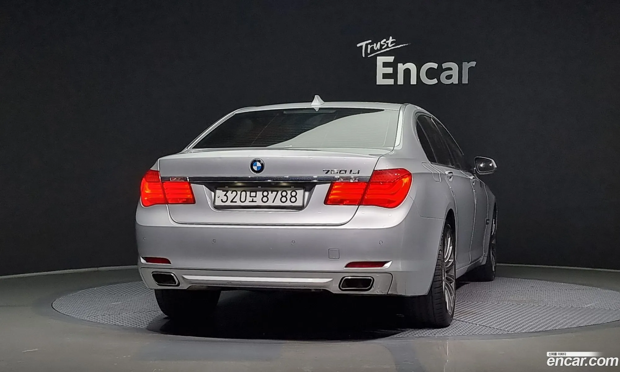 BMW 7 Series F01 750Li - фотография 265947