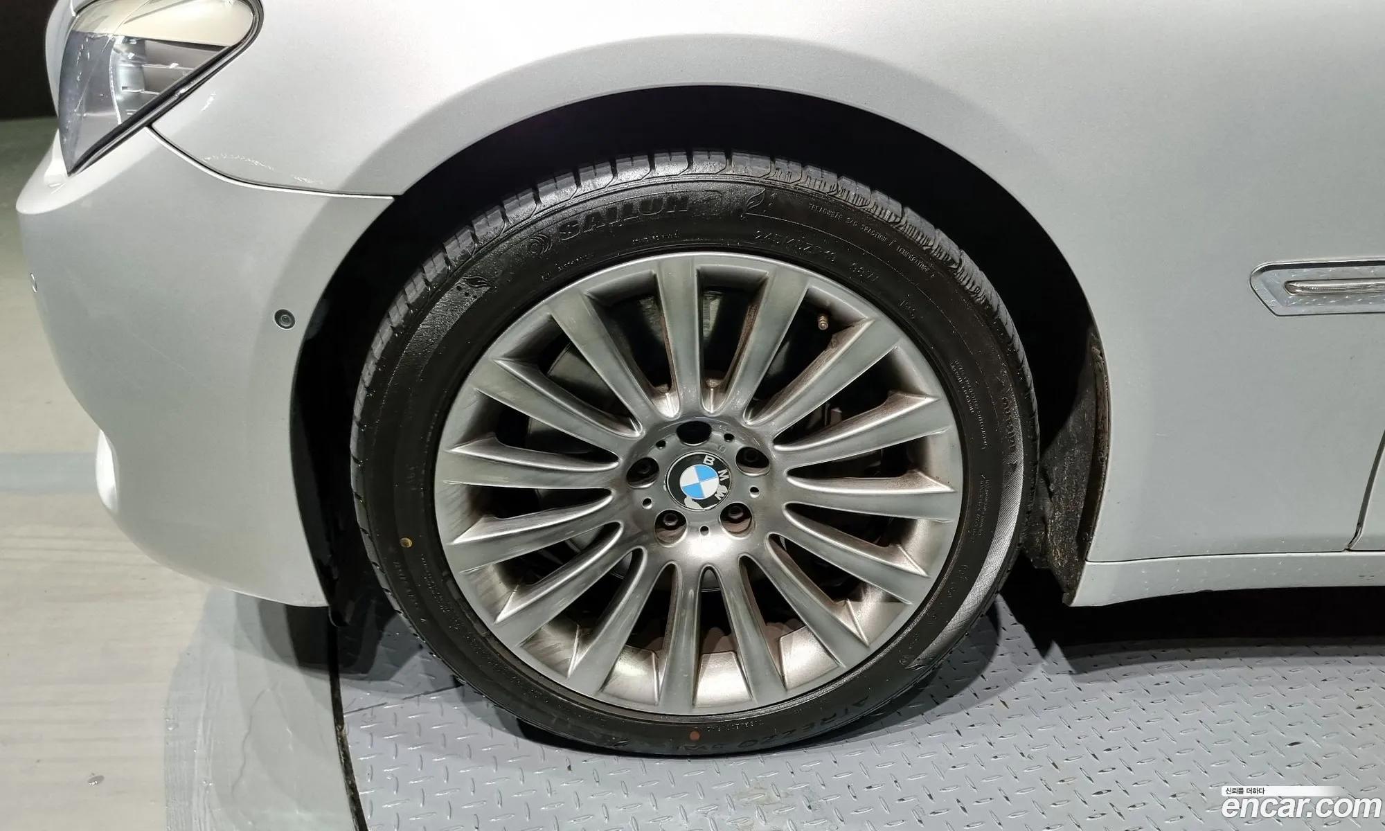 BMW 7 Series F01 750Li - фотография 265948