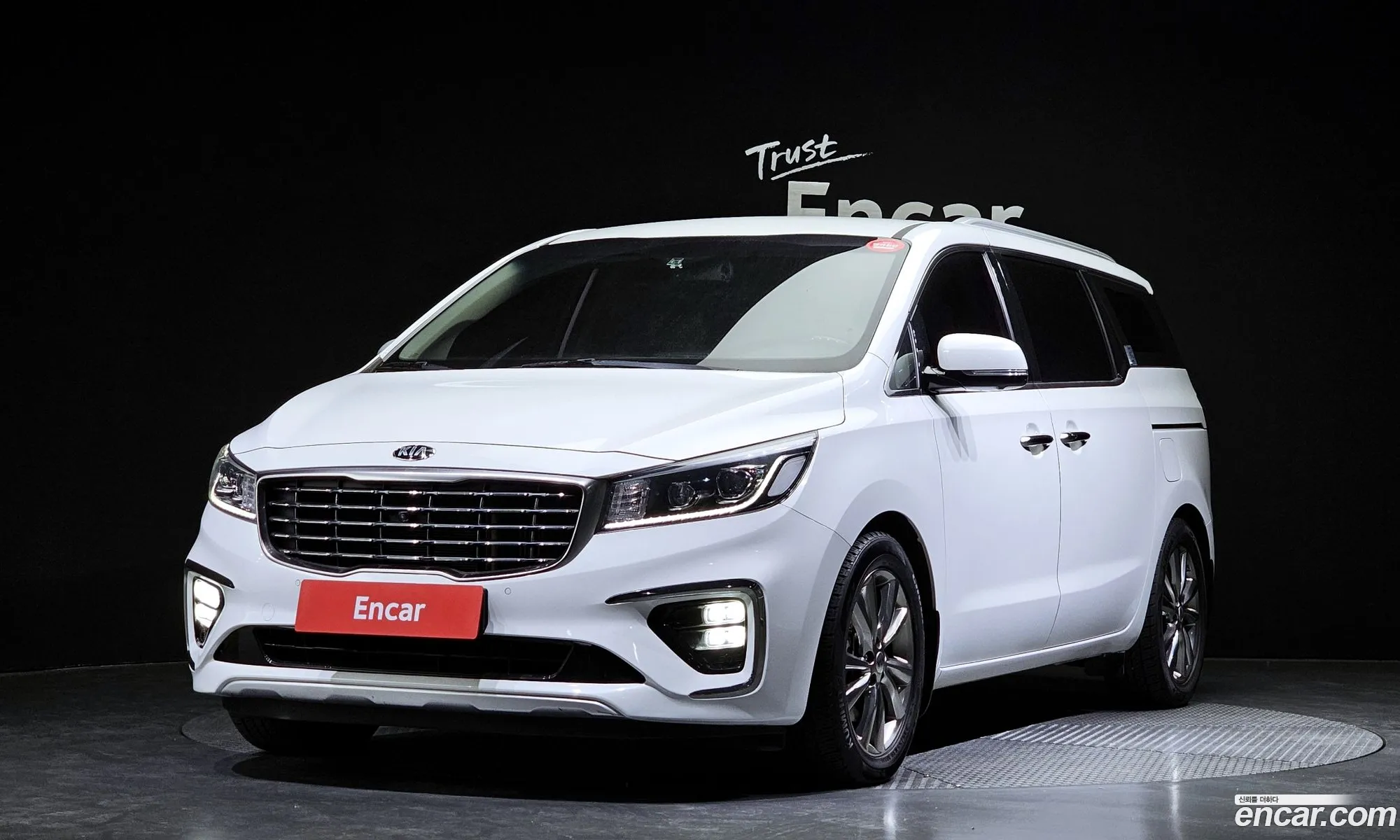 Kia Carnival 7-Seater Limousine 2020 - фотография 13565662