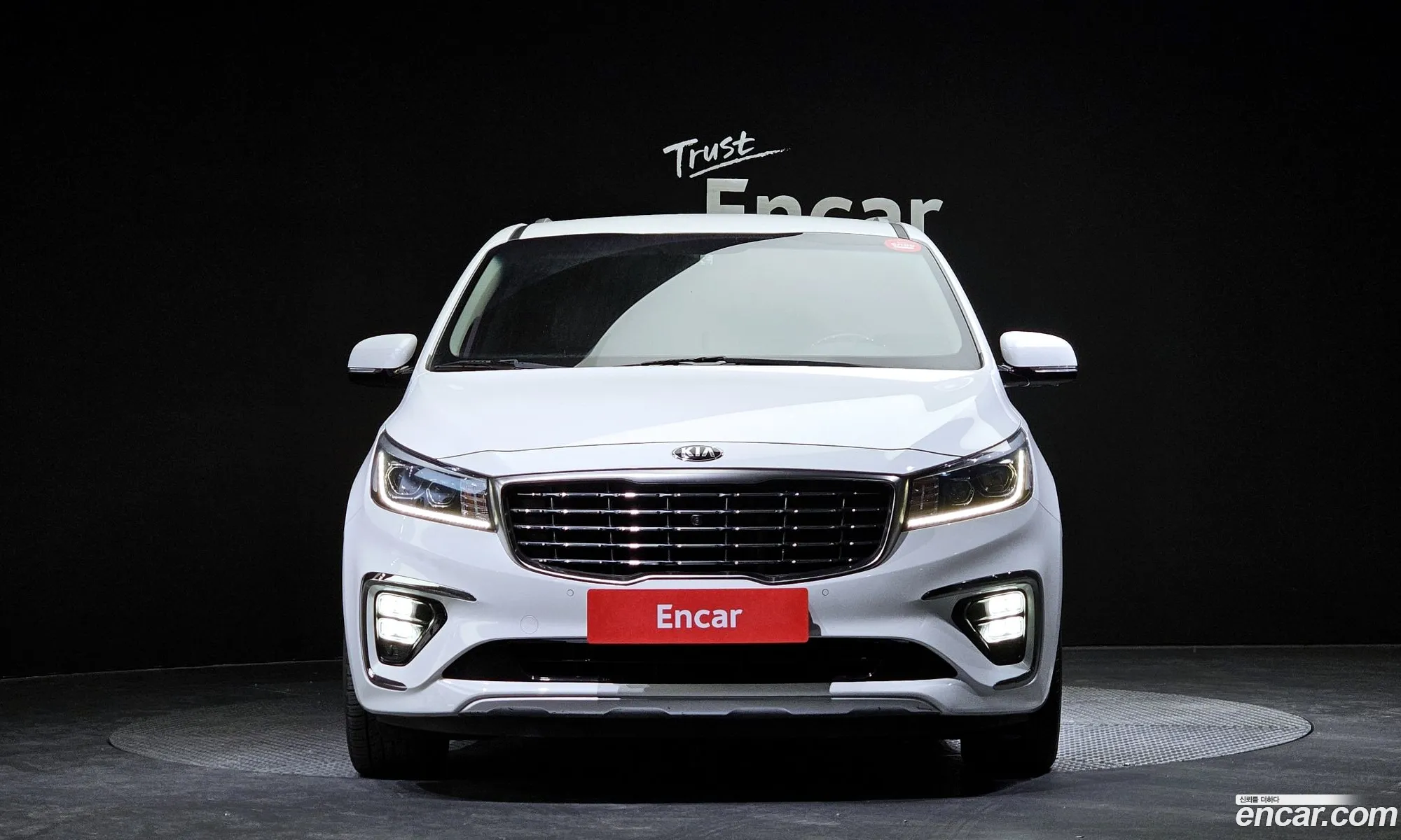 Kia Carnival 7-Seater Limousine 2020 - фотография 13565664