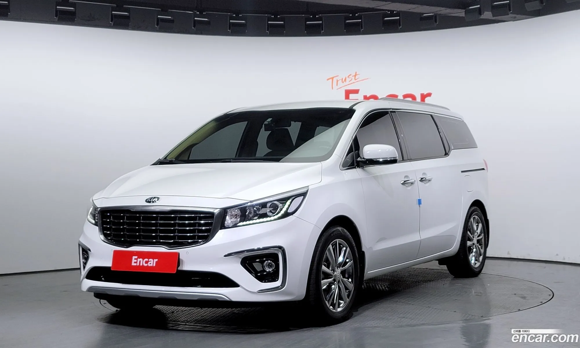 Kia Carnival 9-Seater Prestige 2020 - фотография 11823610