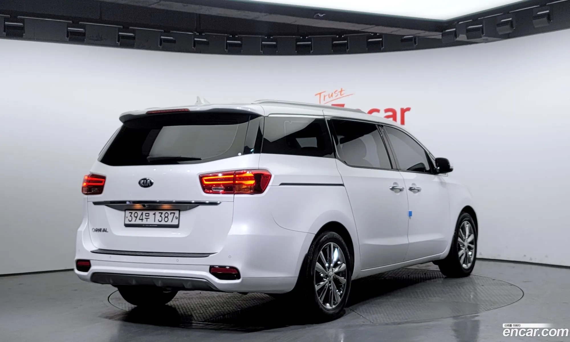Kia Carnival 9-Seater Prestige 2020 - фотография 11823611