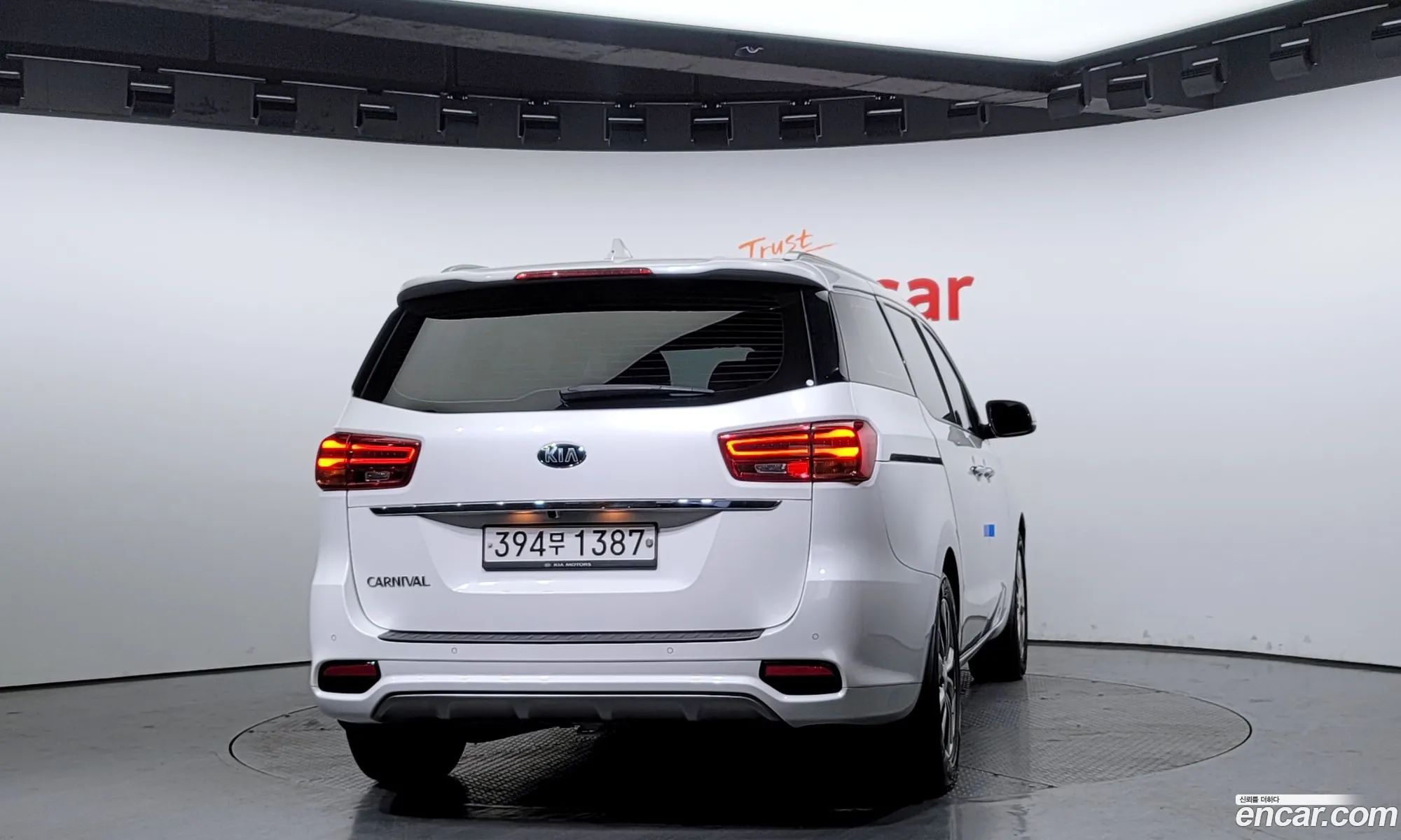 Kia Carnival 9-Seater Prestige 2020 - фотография 11823613