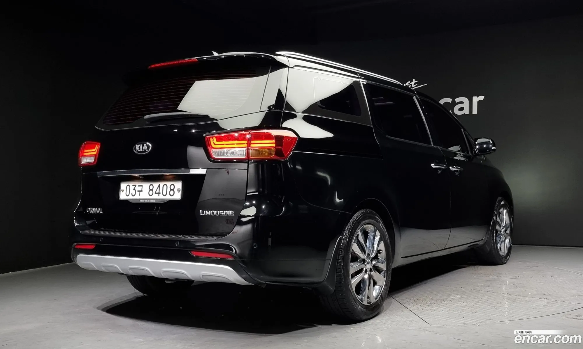Kia All New Carnival 7-Seater Limousine Magic Space - фотография 17308820