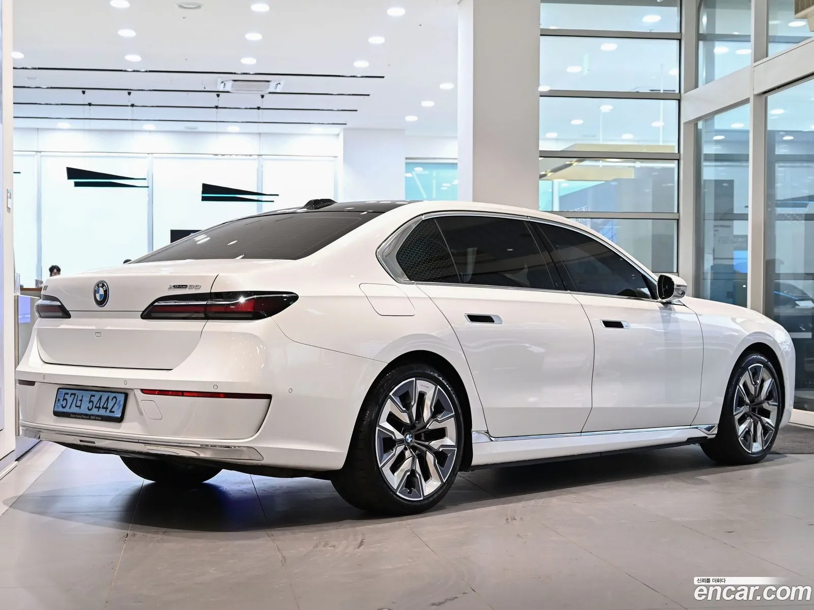 BMW I7 xDrive 60 Design Pure Excellence 2023 - фотография 6548