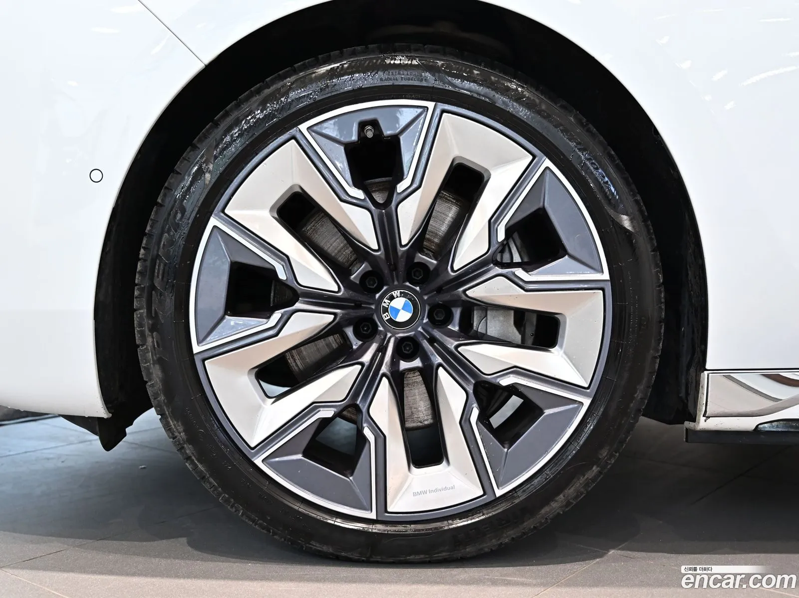 BMW I7 xDrive 60 Design Pure Excellence 2023 - фотография 6551