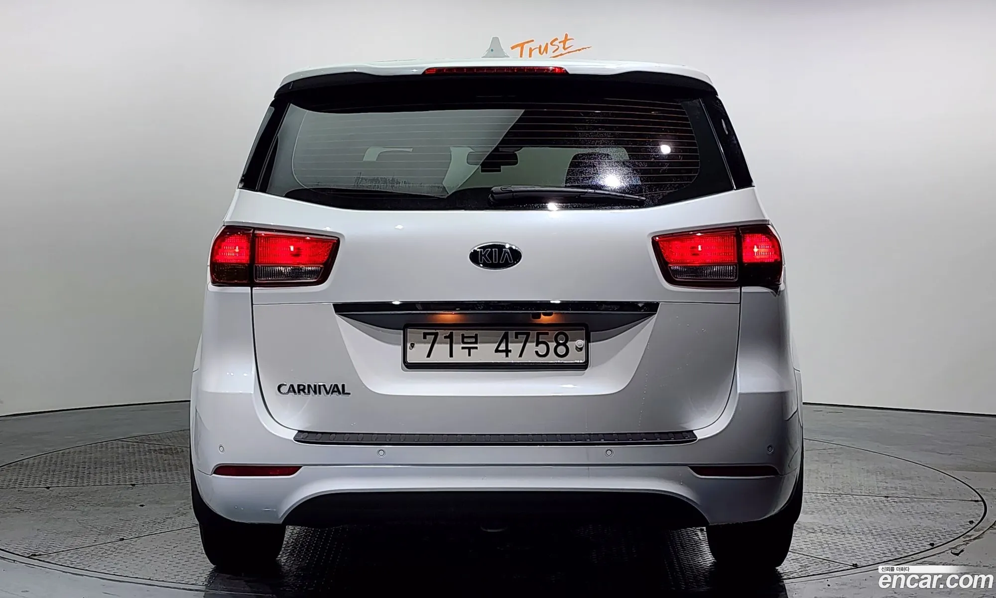 Kia All New Carnival 11-Seater Deluxe - фотография 12399542