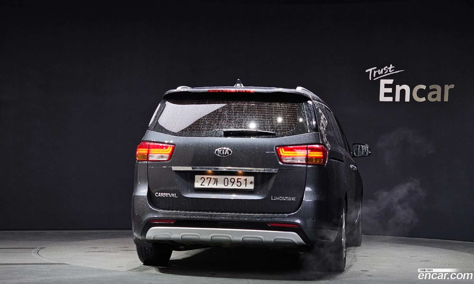 Kia Carnival Gasoline 7-Seater Limousine 2016 - фотография 14204556