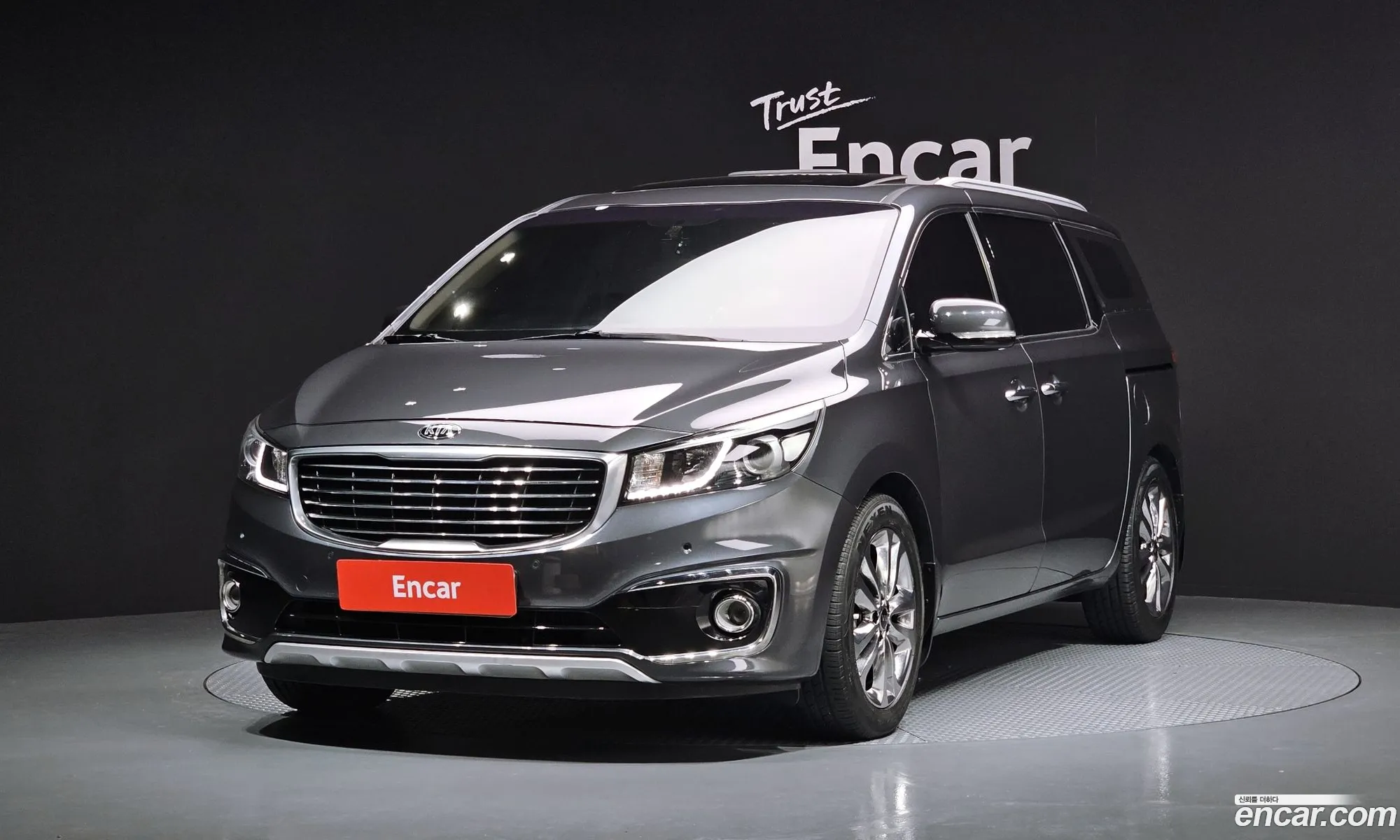 Kia Carnival 9-Seater Prestige 2015 - фотография 15635721