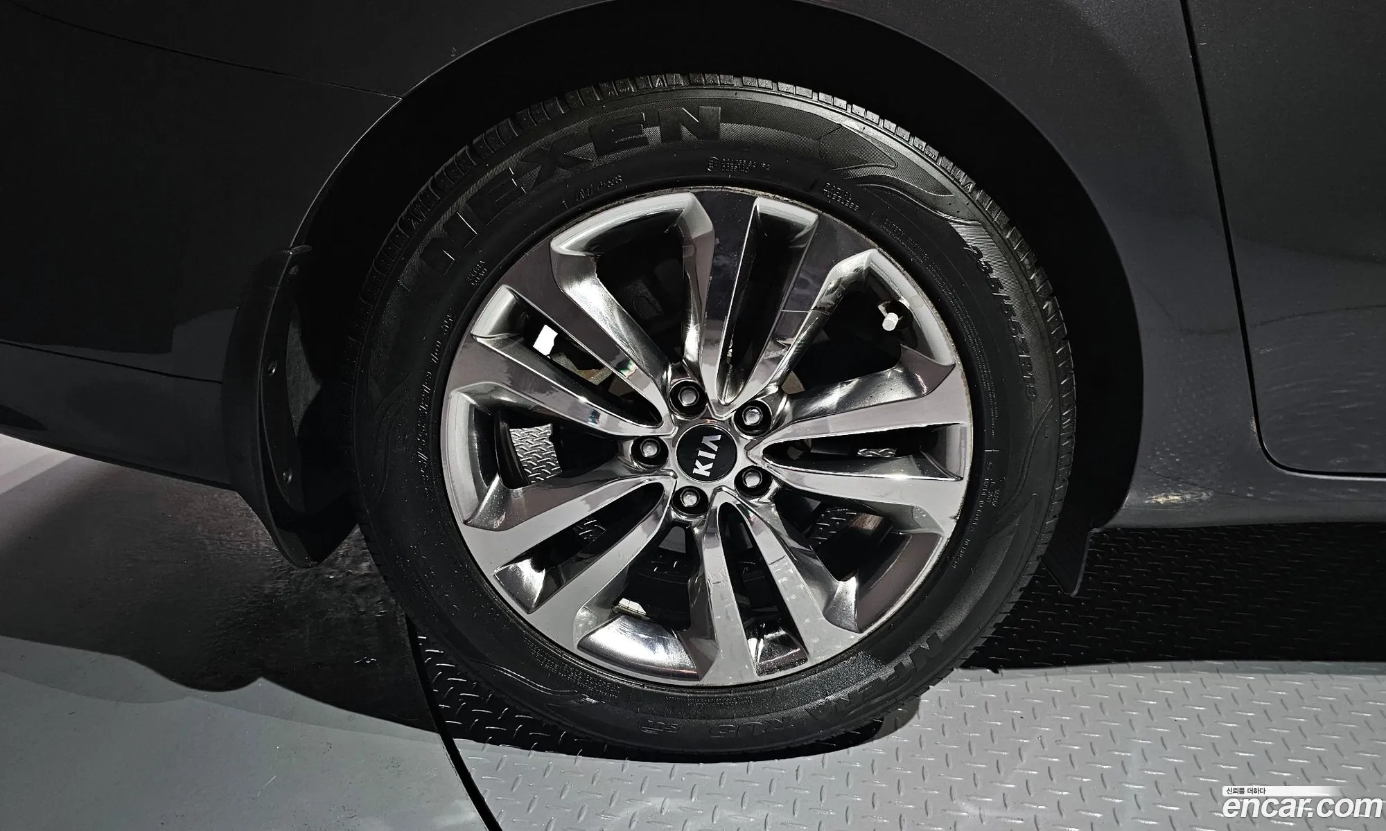 Kia Carnival 9-Seater Prestige 2015 - фотография 15635725