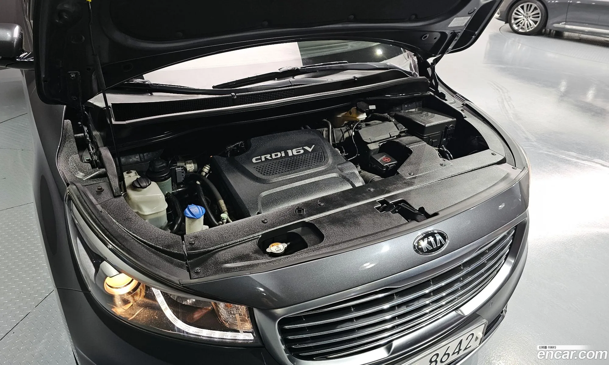Kia Carnival 9-Seater Prestige 2015 - фотография 15635726