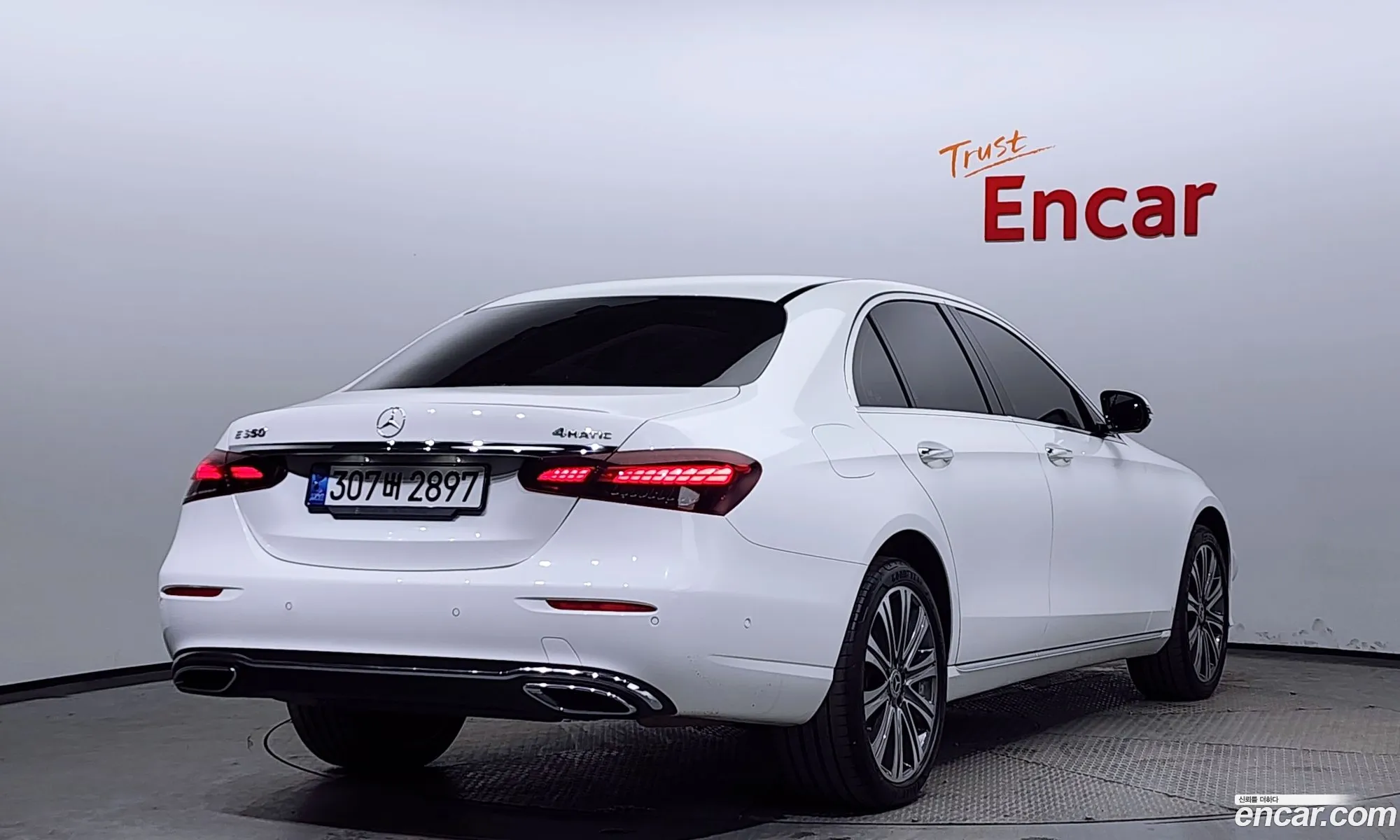 Mercedes-Benz E-Klasse E350 4Matic Exclusive 2023 - фотография 12195497