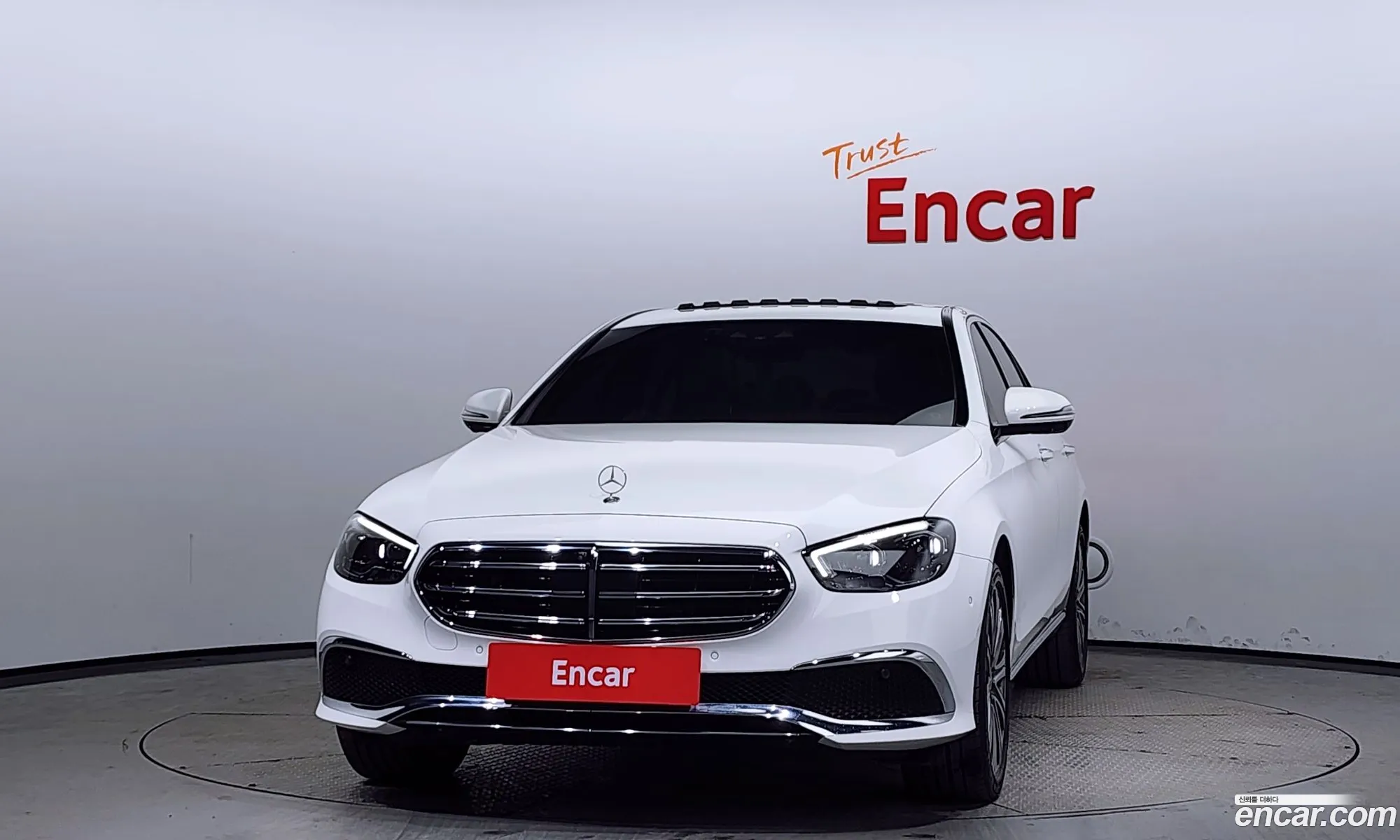 Mercedes-Benz E-Klasse E350 4Matic Exclusive 2023 - фотография 12195498