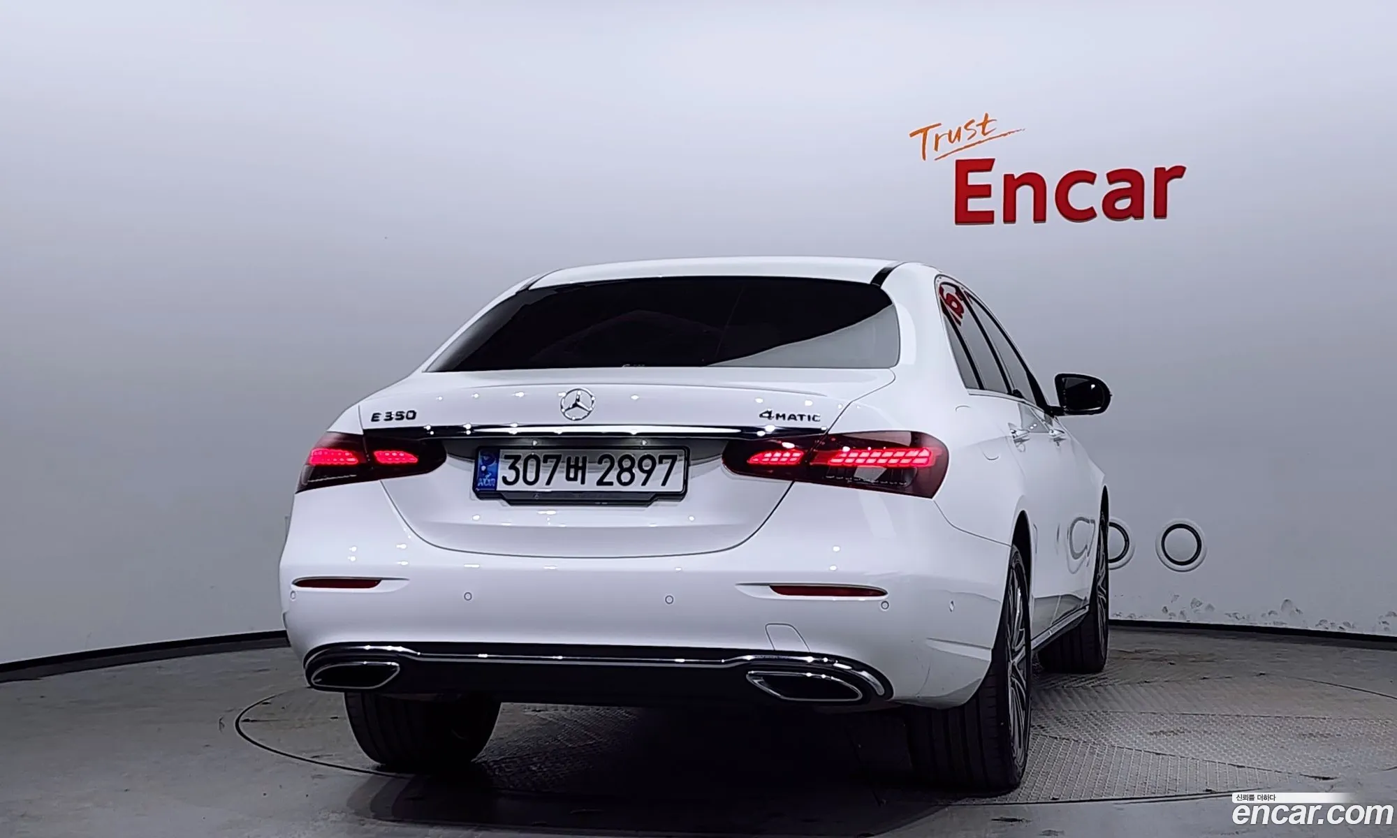 Mercedes-Benz E-Klasse E350 4Matic Exclusive 2023 - фотография 12195499