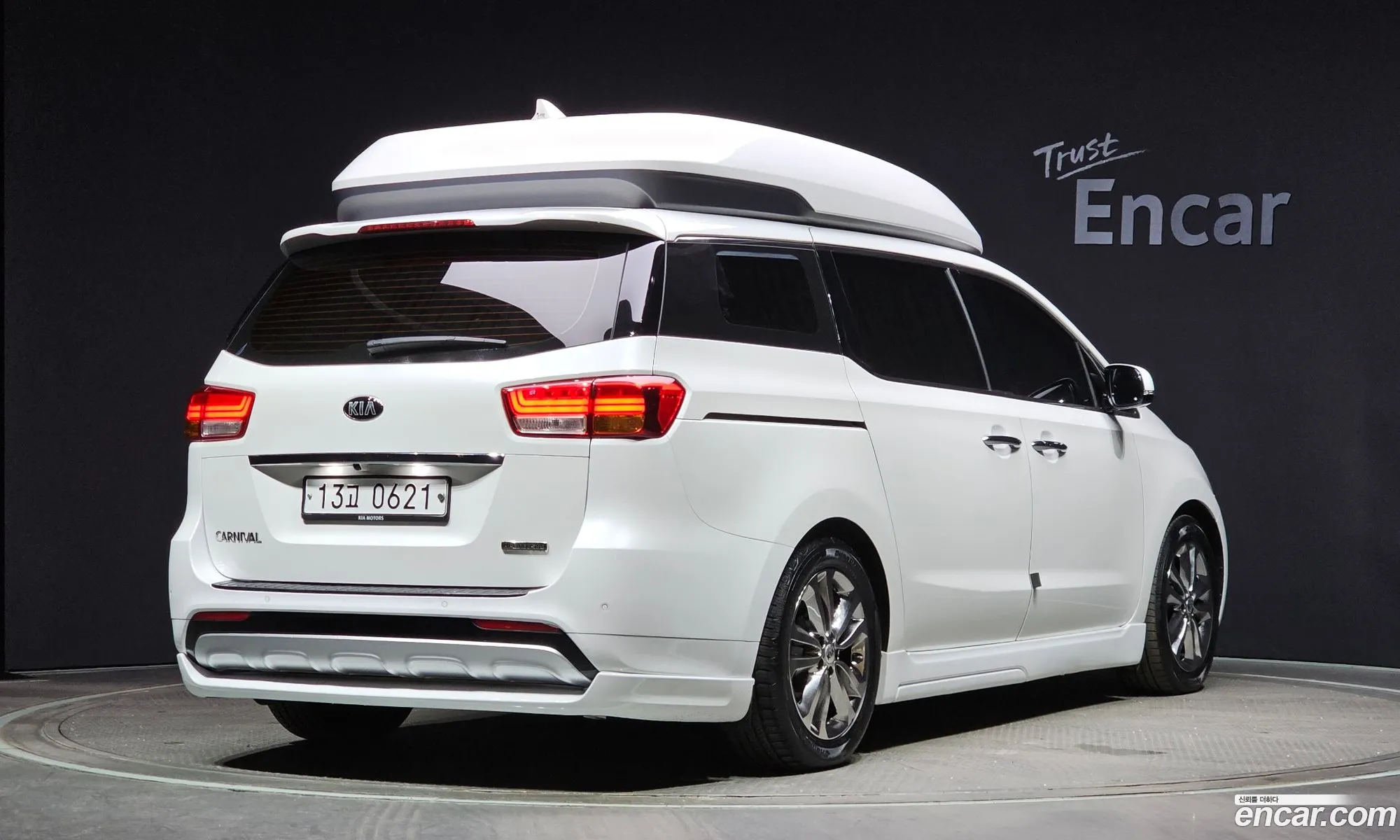 Kia Carnival 9-Seater High Limousine 2016 - фотография 19856118