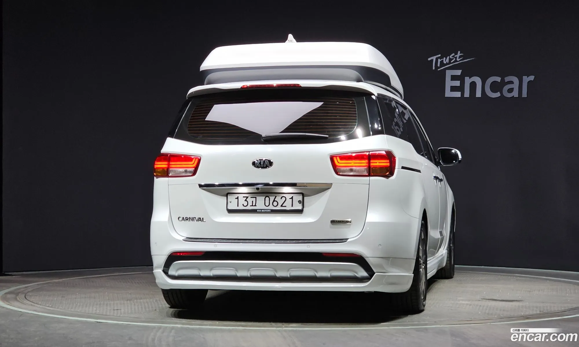 Kia Carnival 9-Seater High Limousine 2016 - фотография 19856120