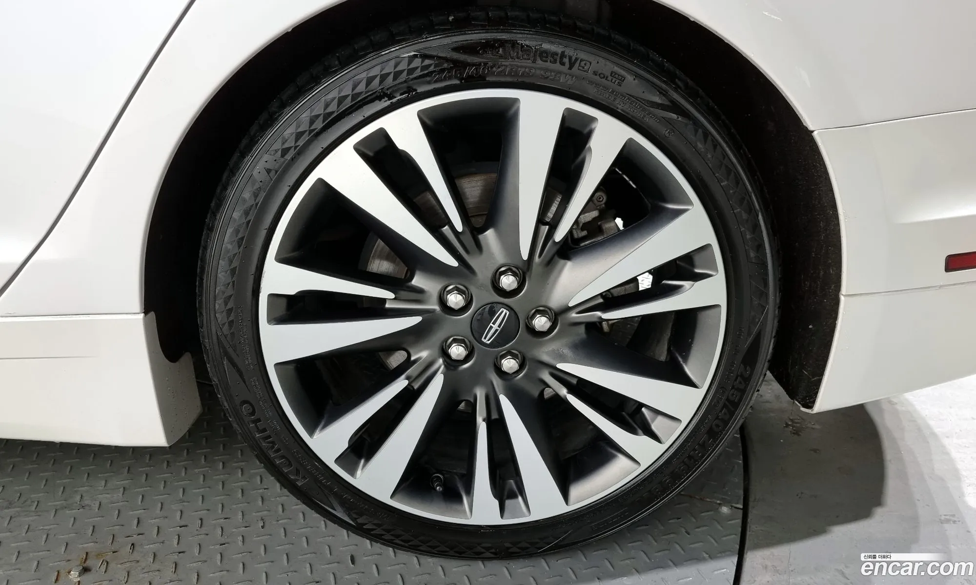 Lincoln Mkz Ii Hybrid 2019 - фотография 3745038
