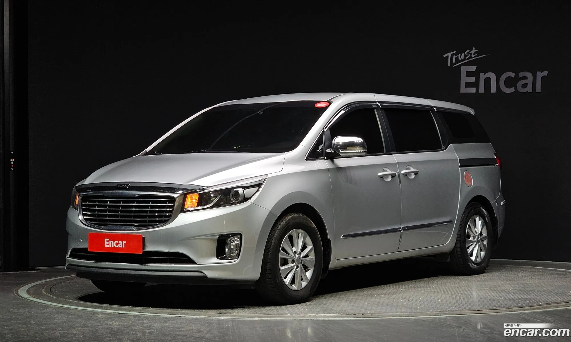 Kia Carnival 11-Seater Deluxe 2017 - фотография 12625311