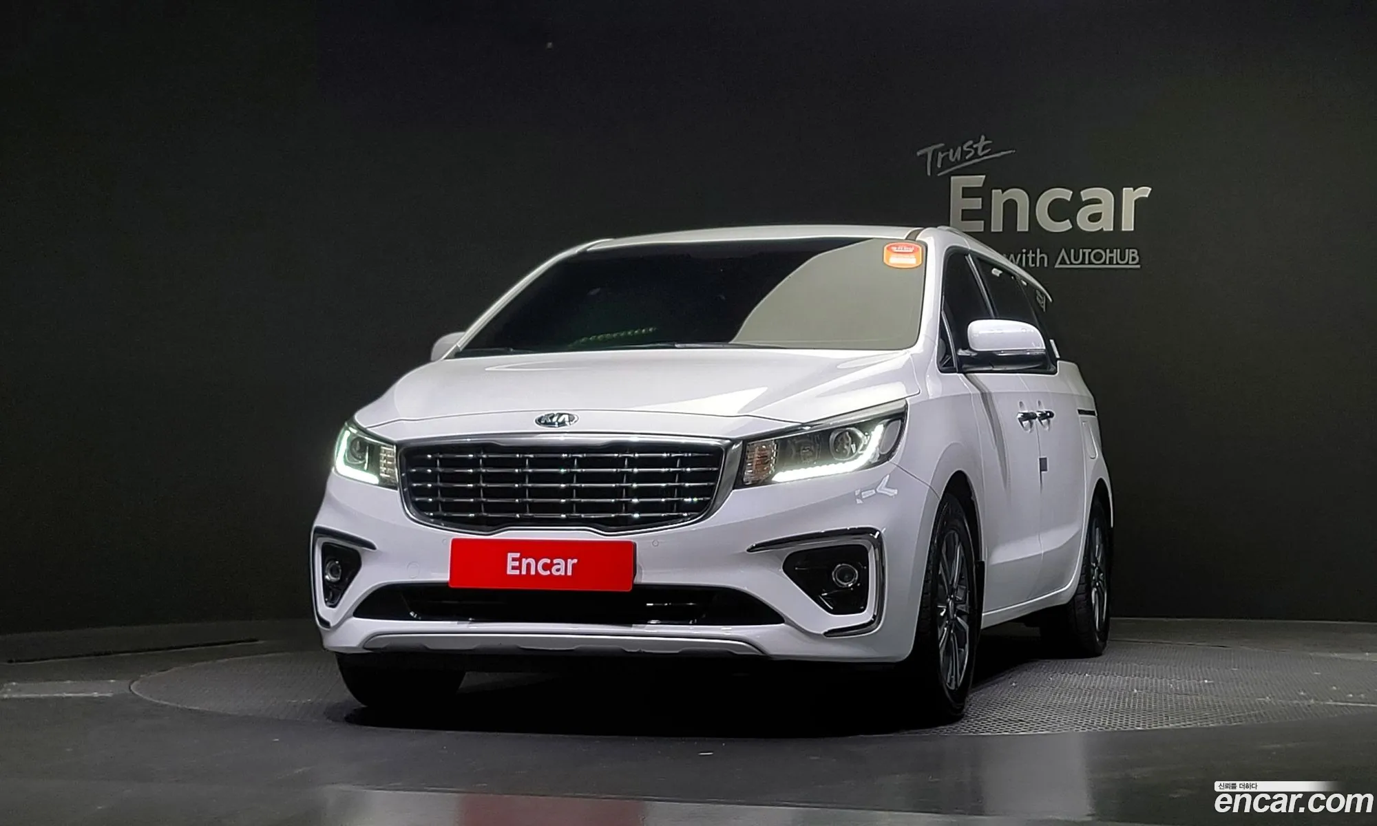 Kia Carnival 9-Seater Luxury 2020 - фотография 19688215