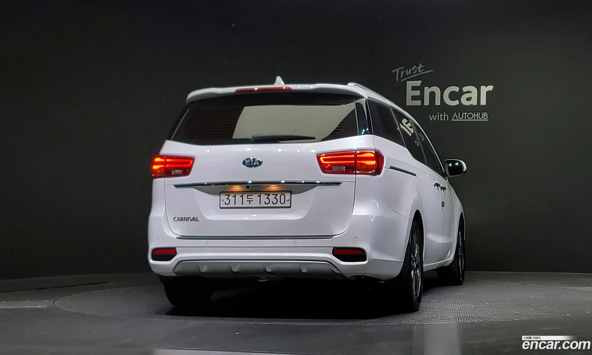 Kia Carnival 9-Seater Luxury 2020 - фотография 19688216