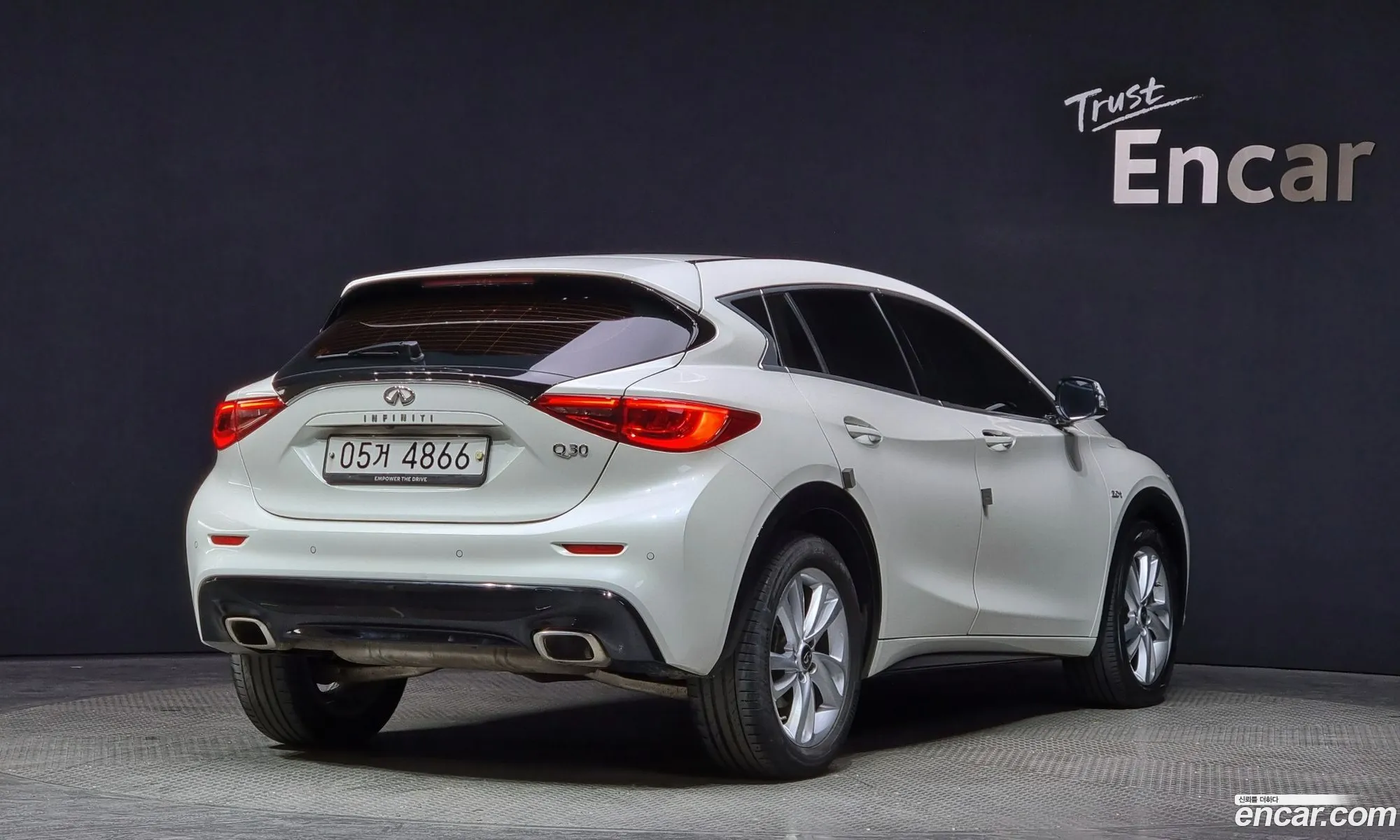 Infiniti Q30 Q30 20 Essential 2019 - фотография 3794676