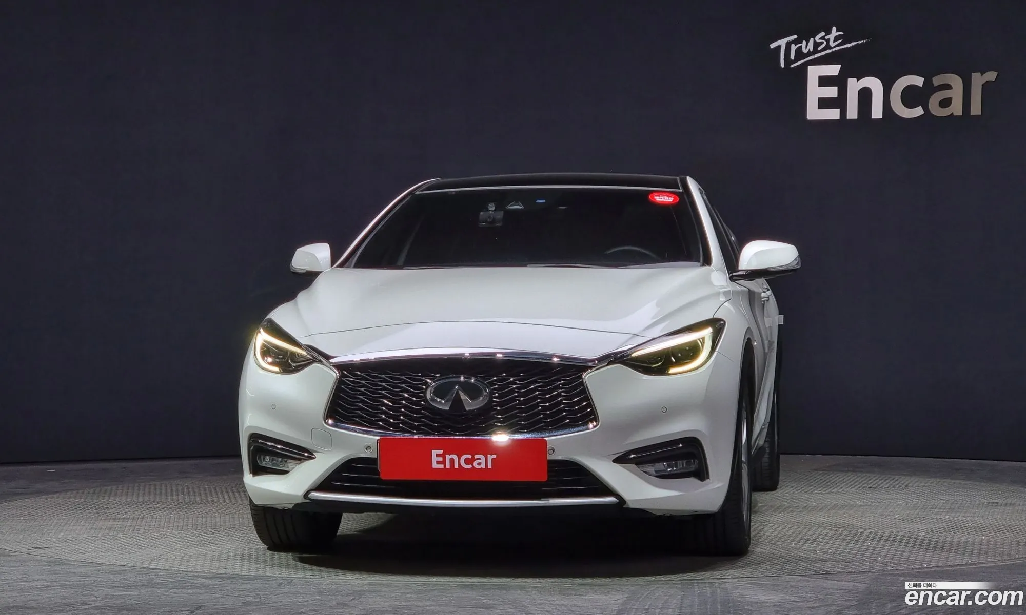 Infiniti Q30 Q30 20 Essential 2019 - фотография 3794677