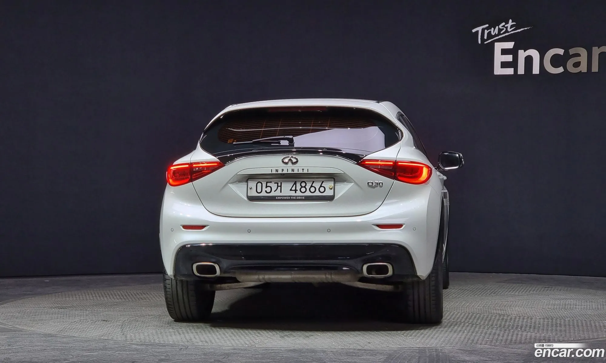 Infiniti Q30 Q30 20 Essential 2019 - фотография 3794678
