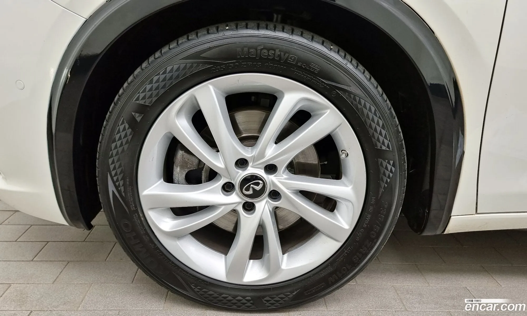 Infiniti Q30 Q30 20 Essential 2019 - фотография 3794679