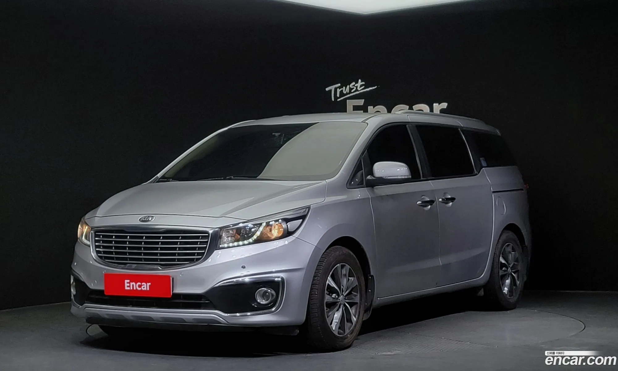 Kia Carnival 9-Seater Luxury 2018 - фотография 13544206