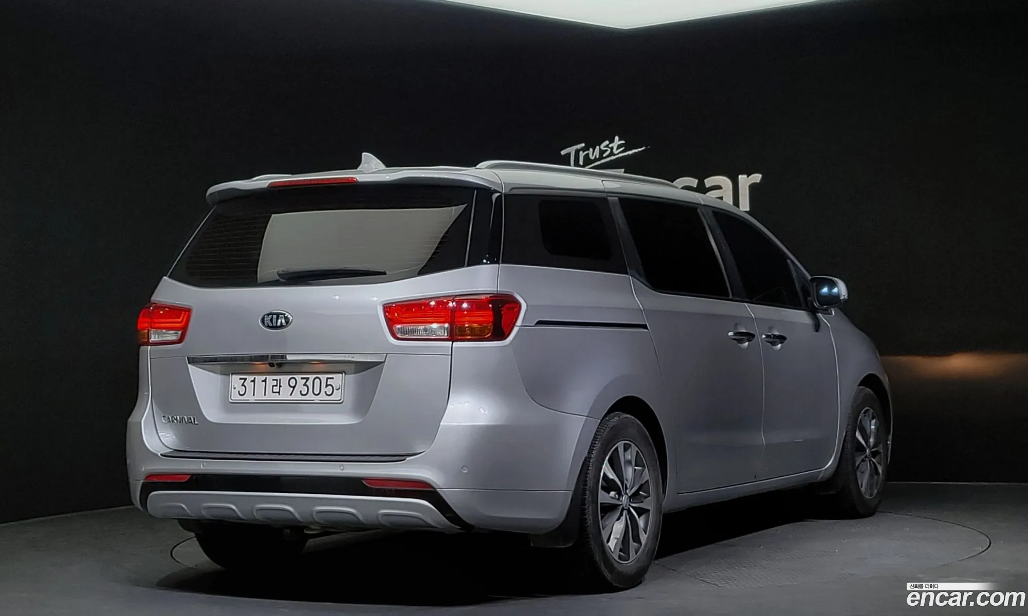 Kia Carnival 9-Seater Luxury 2018 - фотография 13544207
