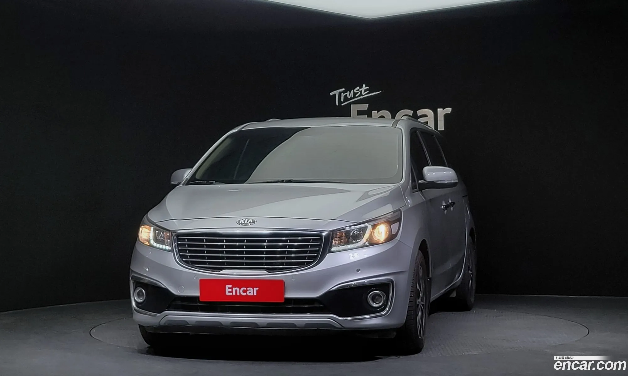 Kia Carnival 9-Seater Luxury 2018 - фотография 13544209