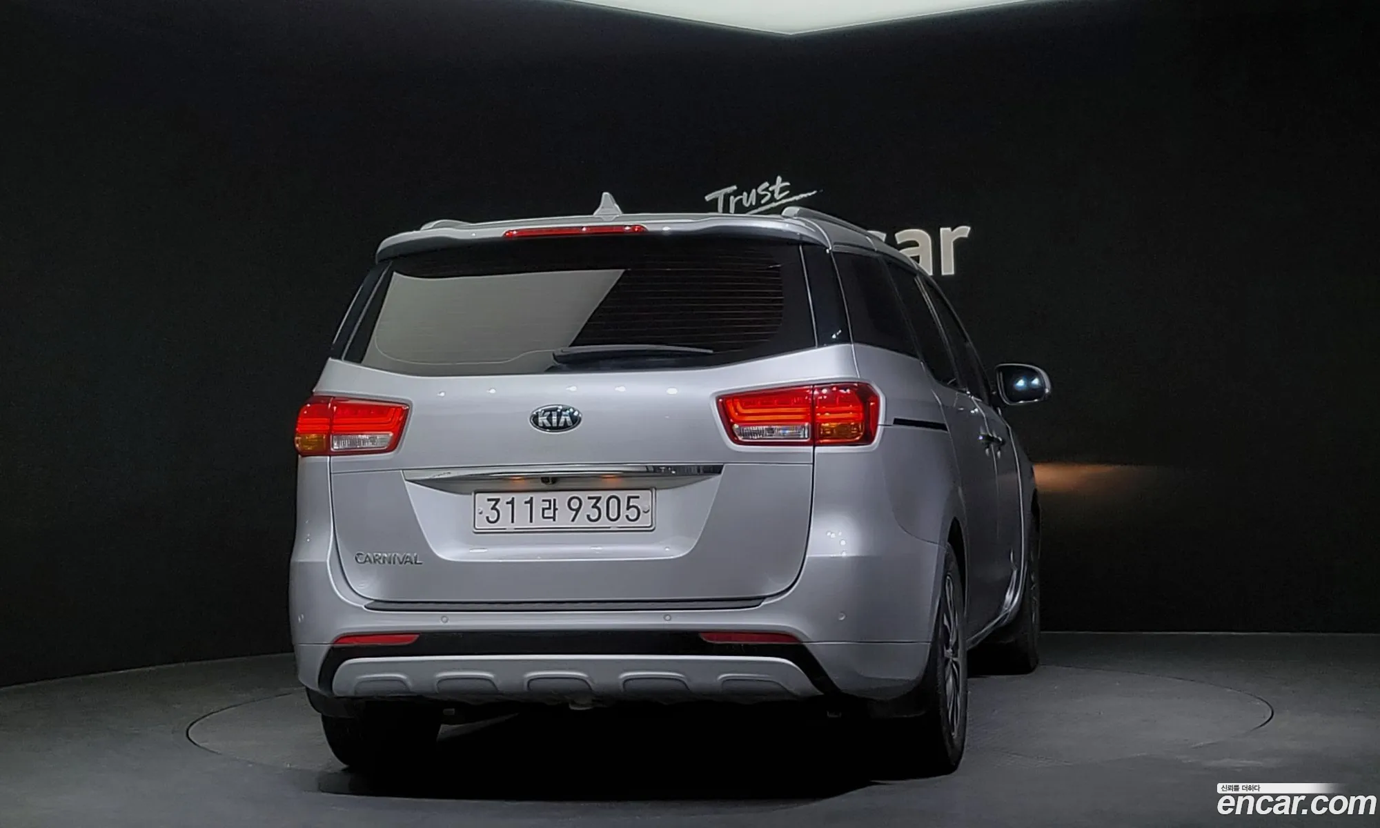 Kia Carnival 9-Seater Luxury 2018 - фотография 13544211