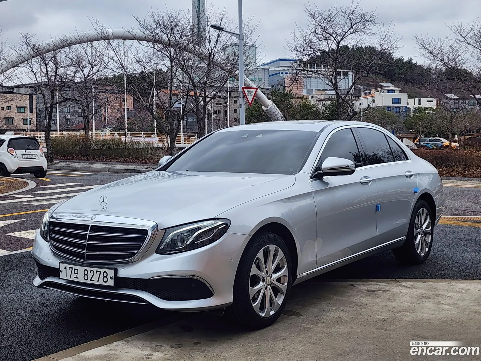 Mercedes-Benz E-Klasse E220D 4Matic Exclusive 2017 - фотография 13191095