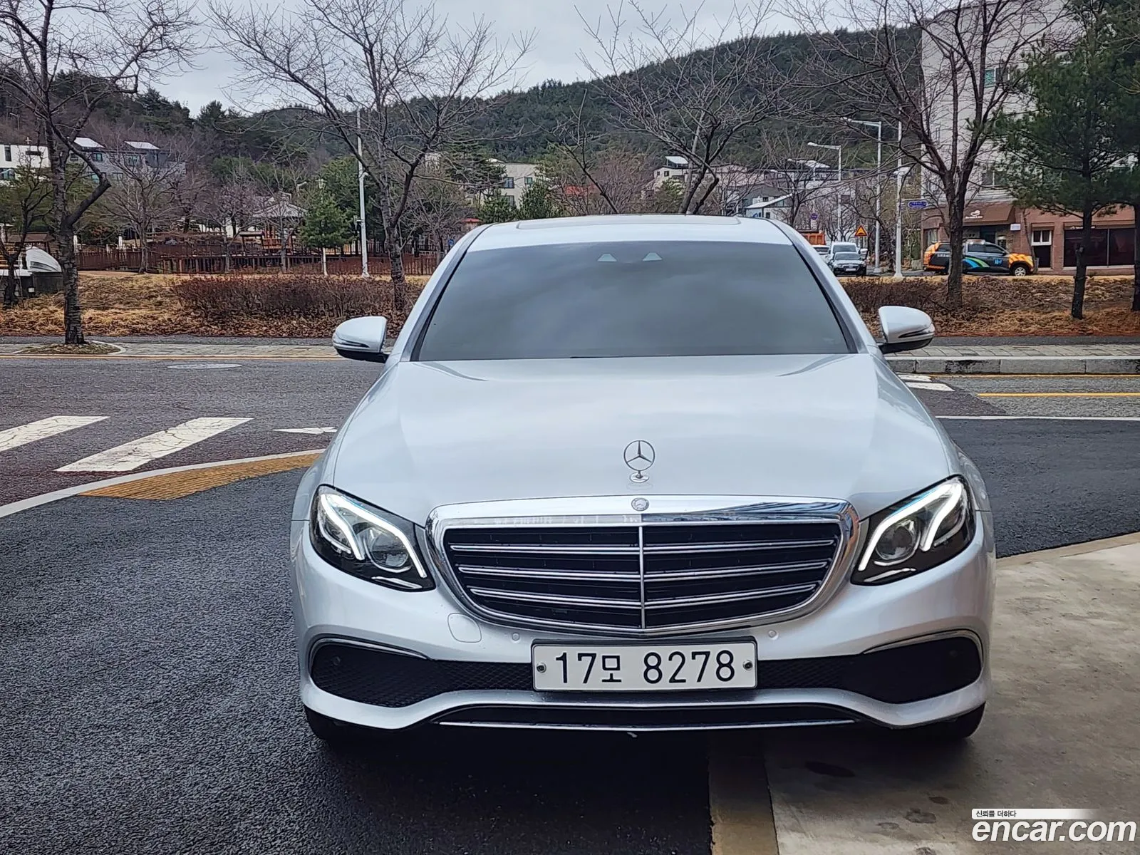 Mercedes-Benz E-Klasse E220D 4Matic Exclusive 2017 - фотография 13191096
