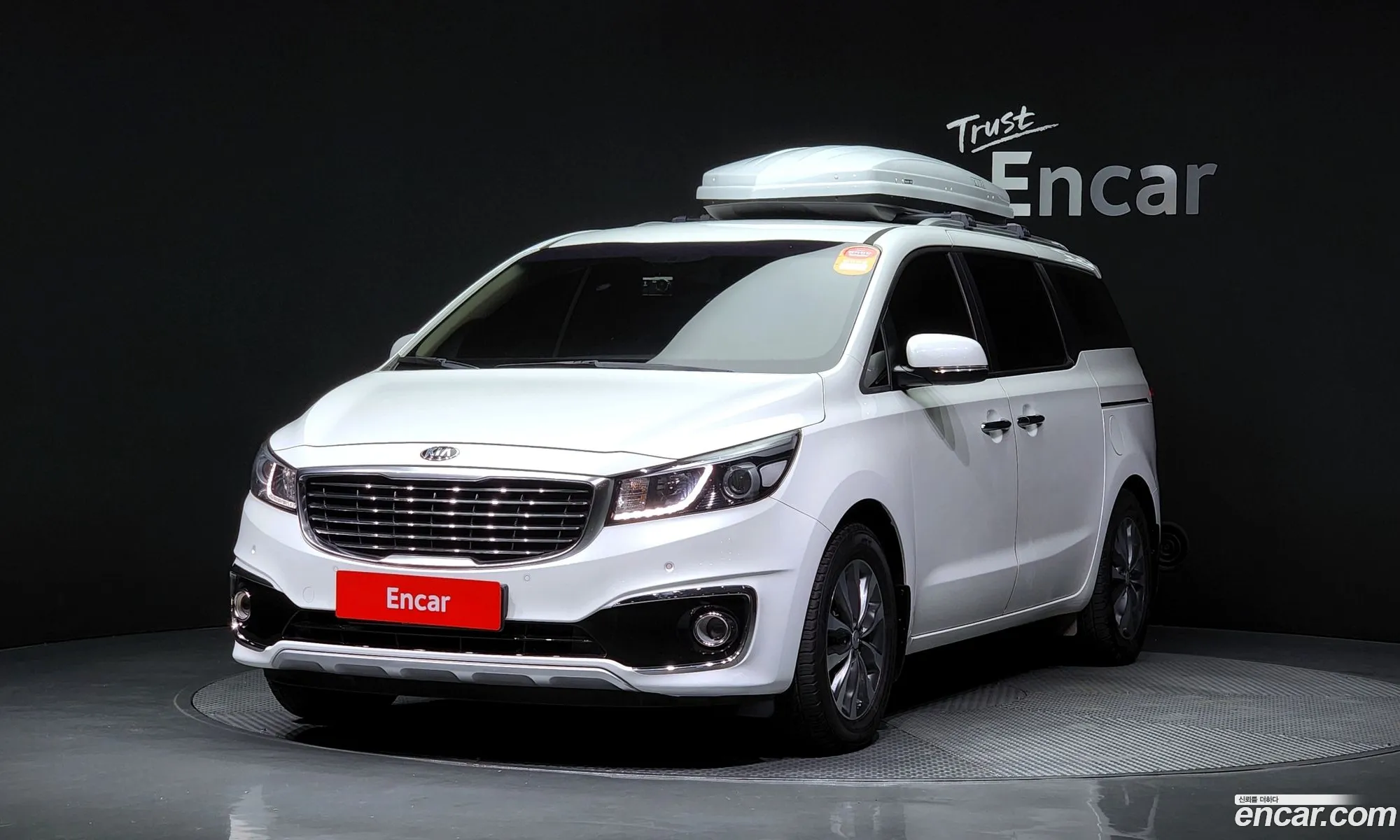 Kia Carnival 9-Seater Luxury 2016 - фотография 15718040