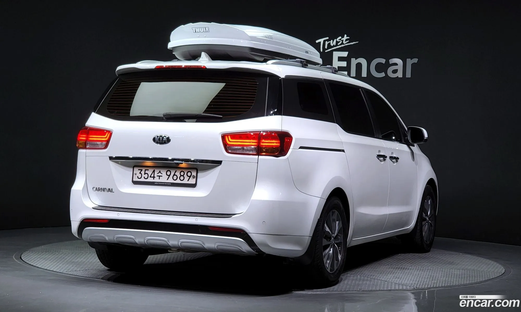 Kia Carnival 9-Seater Luxury 2016 - фотография 15718041