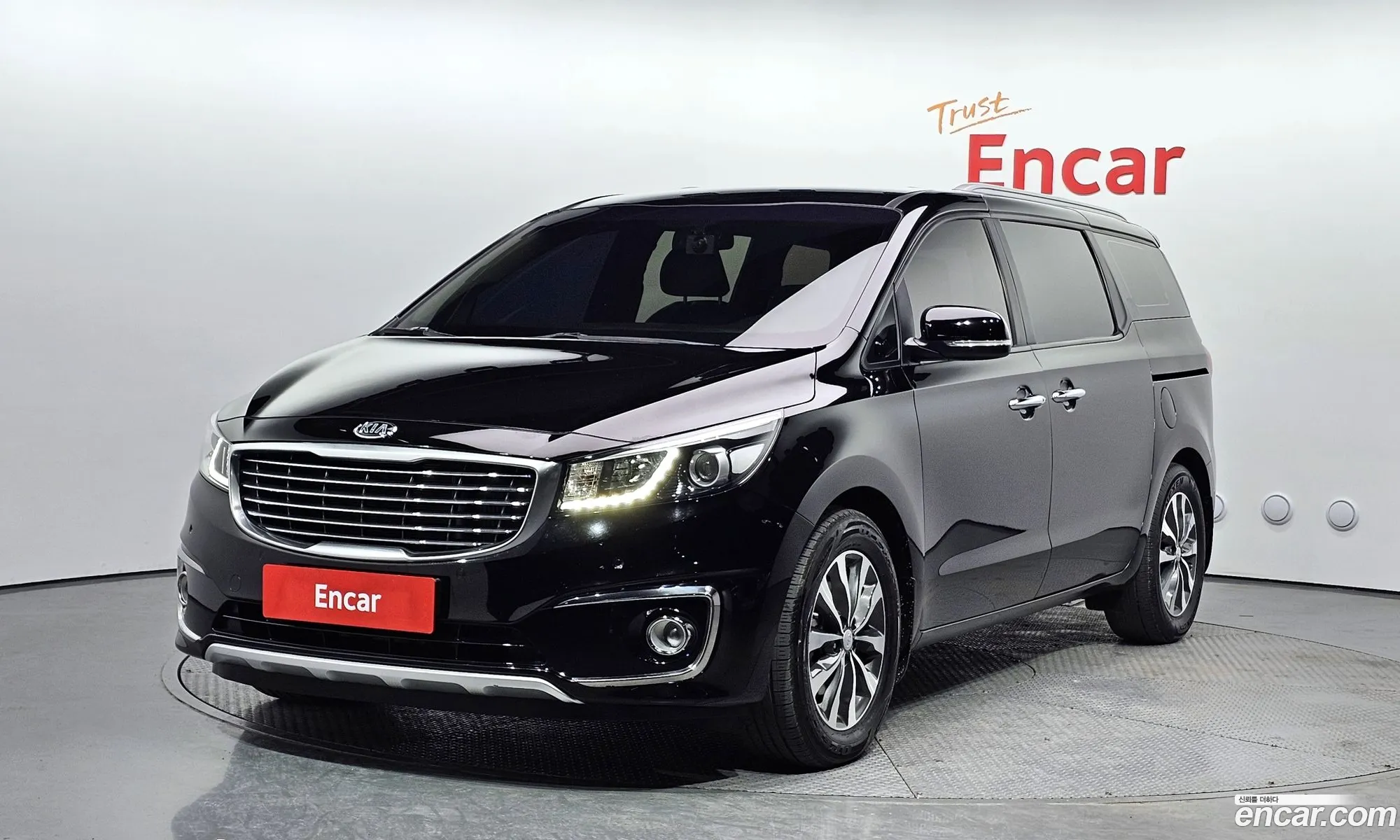 Kia Carnival 9-Seater Luxury 2018 - фотография 11327078