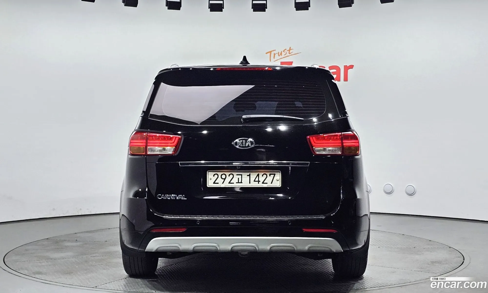 Kia Carnival 9-Seater Luxury 2018 - фотография 11327081