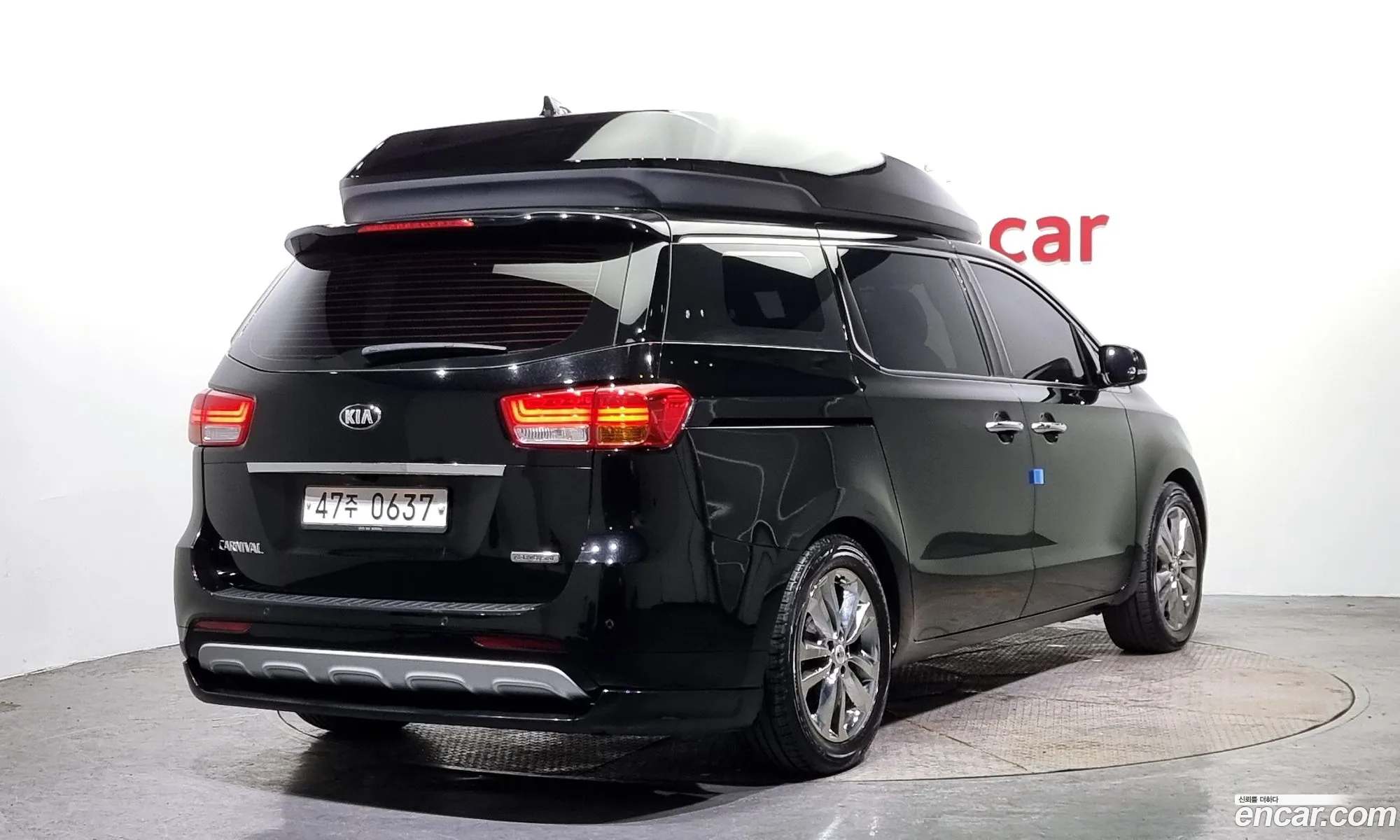 Kia Carnival 9-Seater High Limousine 2016 - фотография 11070749